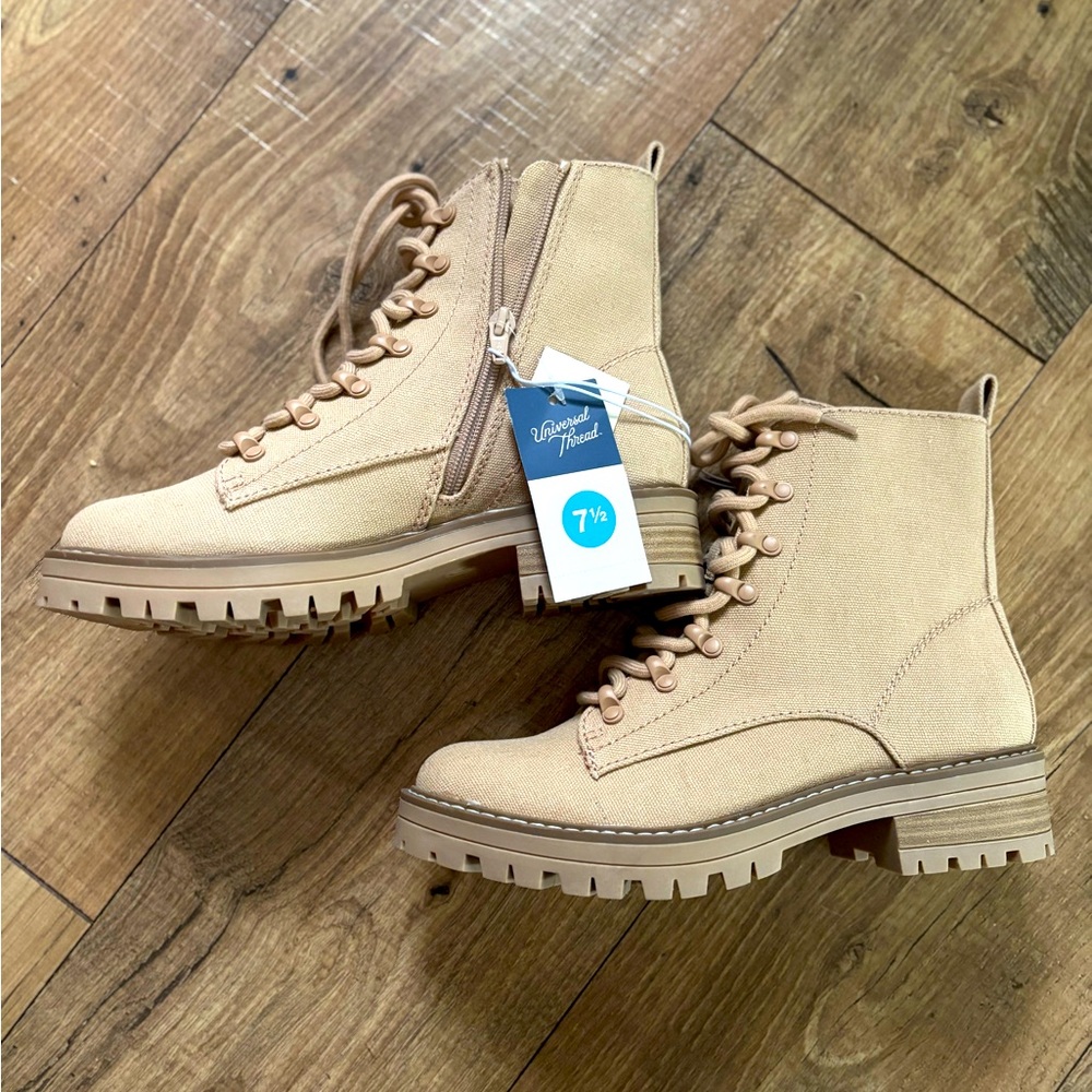 Women’s Universal Thread Fashion Boots Size 7.5 New With Tags